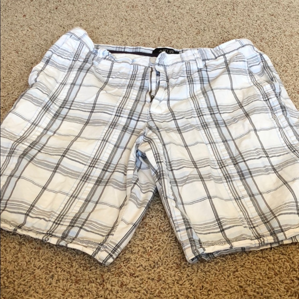 Men’s plaid shorts